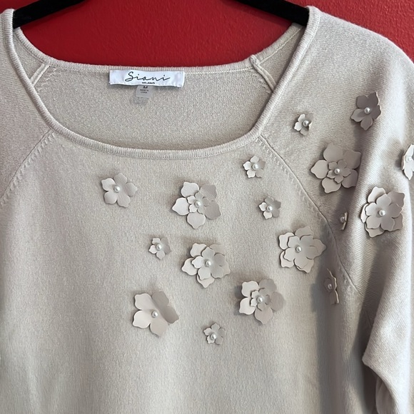 Siani Milano Cream Short Sleeve Sweater w/ Pearl & Floral Embellishments - Picture 3 of 6
